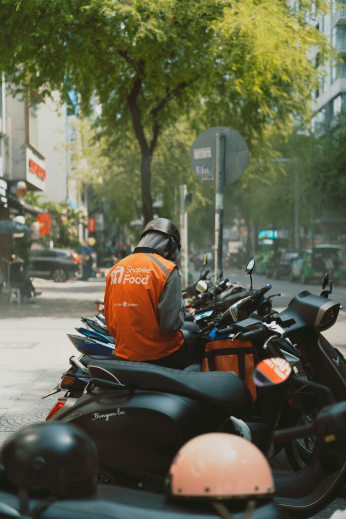 driver of Shopee Food, one of the services provided by Shopee